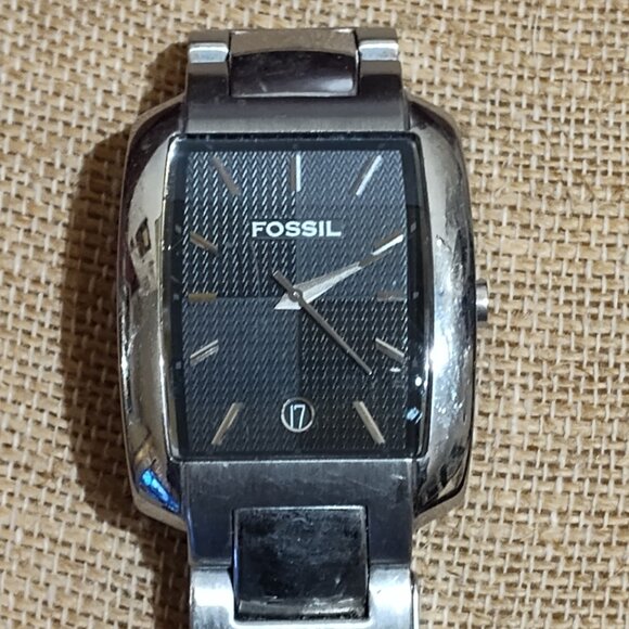 FOSSIL MEN'S STAINLESS STEEL WATER RESISTANT 5ATM BLACK DIAL RECTANGLE - Picture 1 of 8